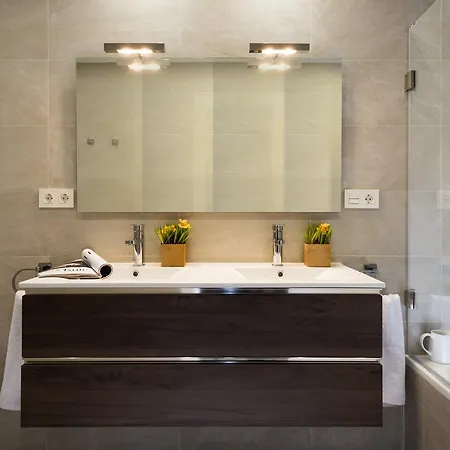 Genteel Tablas Apartment